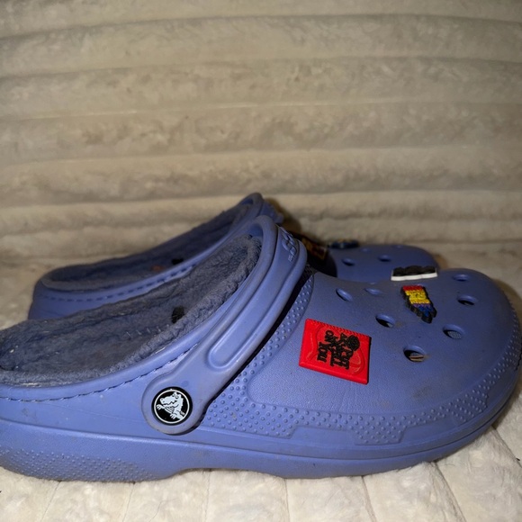 Crocs Fleece Lined Clogs Purple Hocus Pocus Charms Women’s Size 10 - Picture 3 of 4